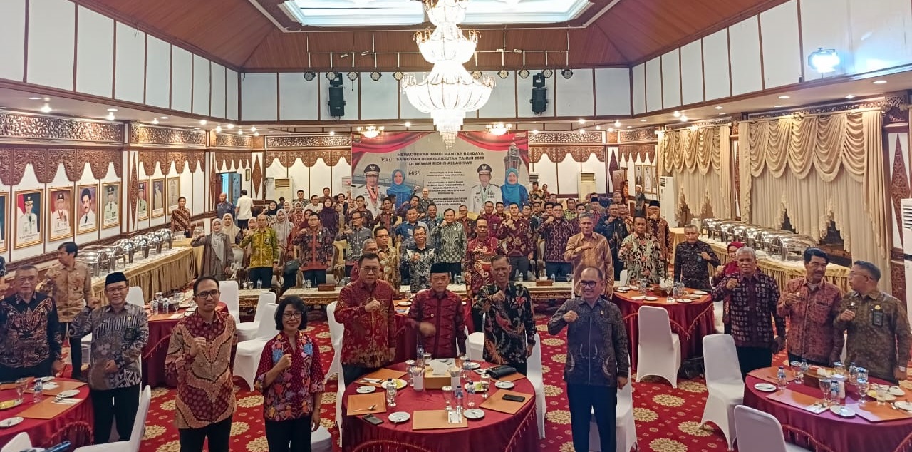 Dirjen Badan Peradilan Agama saksikan Penandatangan MoU PTA Jambi dan Pemprov Jambi untuk Tingkatkan Perlindungan Perempuan dan Anak 1