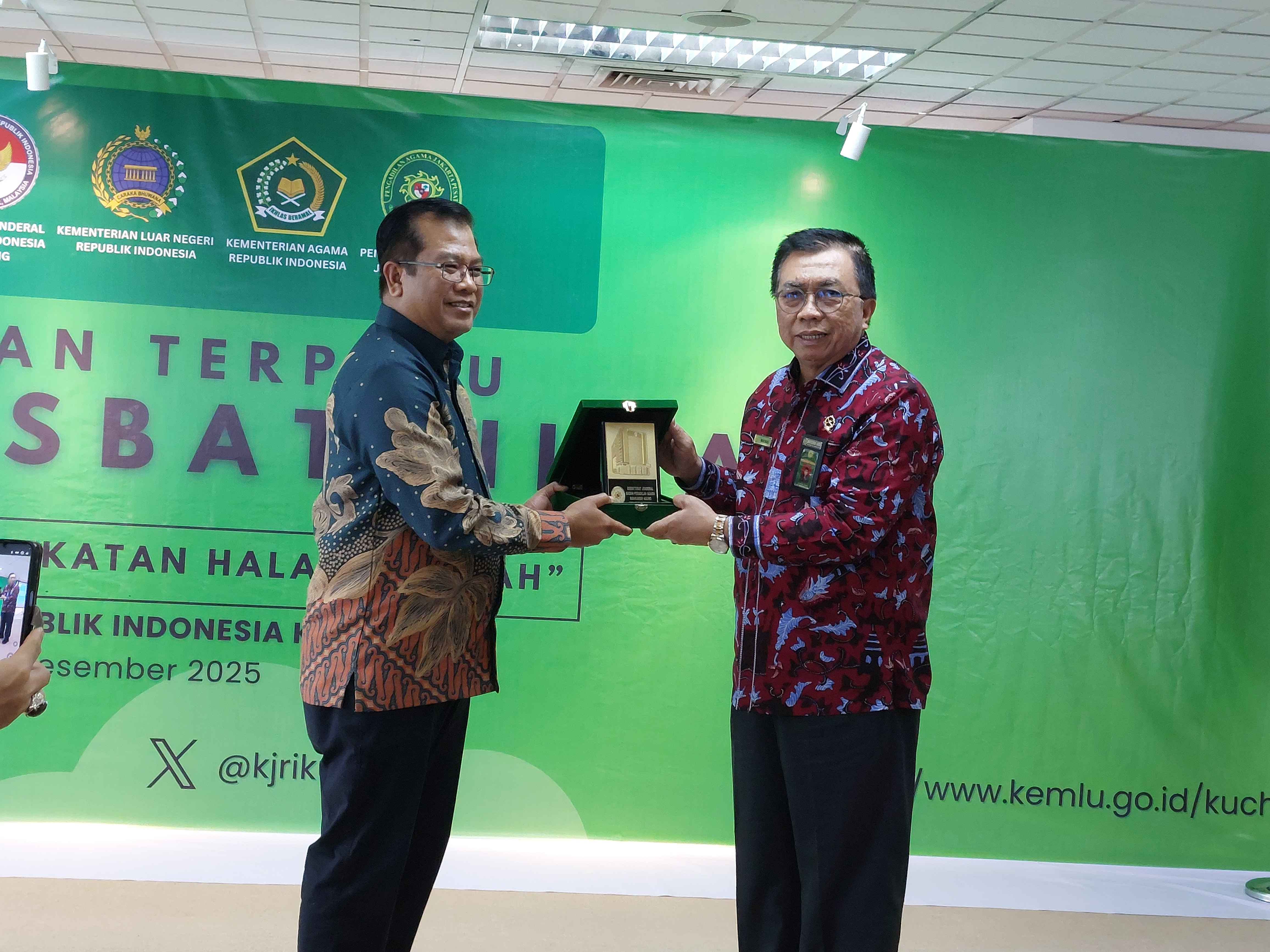 Dirjen Badilag Pimpin Sidang Isbat Nikah 102 Pasangan Jamin Status Hukum Keluarga Migran 3