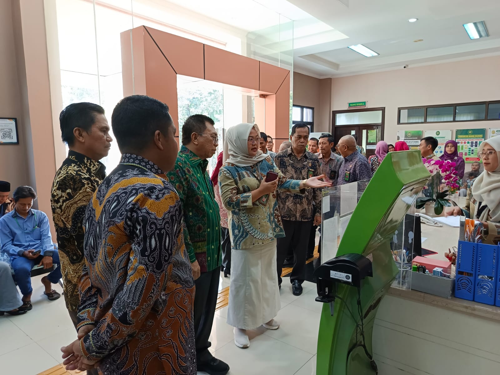 Dirjen Badilag Tinjau Layanan Hukum di Pengadilan Agama Cilegon hal 3